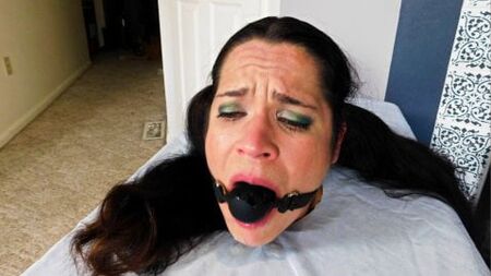 Une MILF dans une boîte