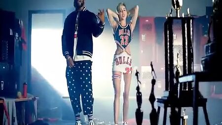 Miley Cyrus contre Miley May