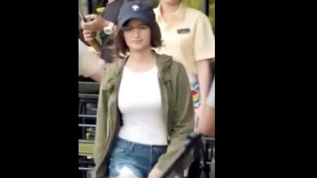Hommage à Liza Soberano - Cuisses et poitrine