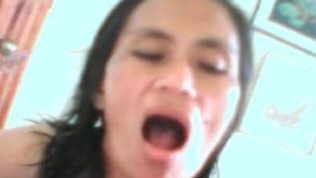 EDITHA NAVARES, LA BELLE-MÈRE PHILIPPINE, SE DÉNUDE !