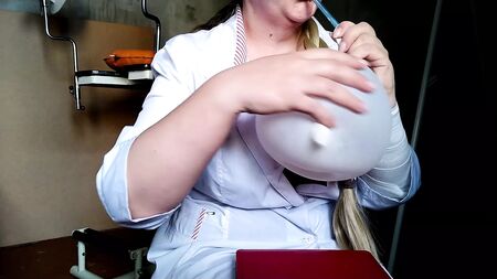 L'infirmière explique comment fabriquer un sextoy