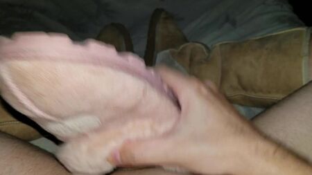 chaussons recouverts de sperme