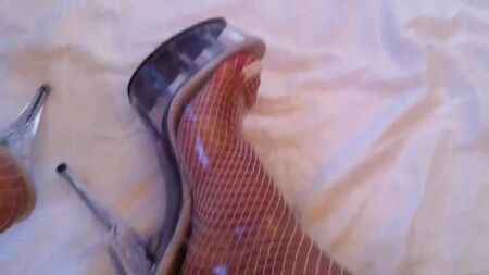 Pieds blancs, ongles clairs, talons hauts Pleaser, bas