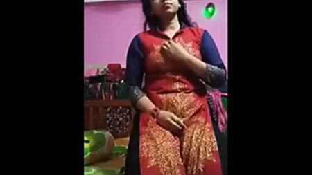Une belle-sœur assamo-bengalie se masturbe pour son amant