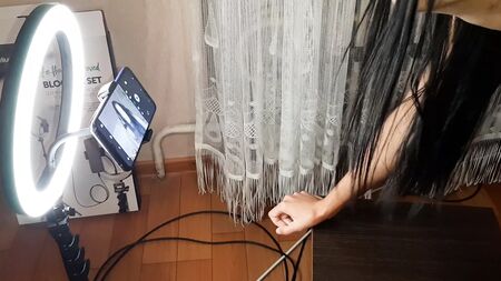 J'ai baisé une blogueuse avec un gode-ceinture - Lesbian-illusion
