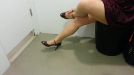 Aperçu des escarpins Mary Jane en vernis rouge foncé