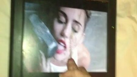 Hommage en GIF à « Wrecking Ball » de Miley Cyrus