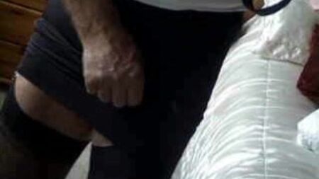 masturbation en jupe noire moulante