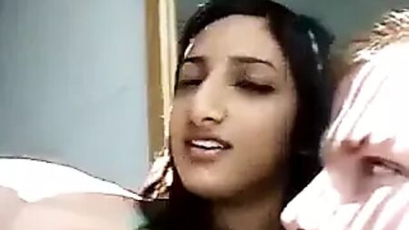 Une Pakistanaise musulmane s'amuse avec un inconnu