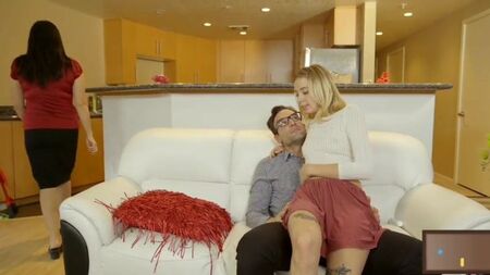 Tu n'es pas un peu trop grande pour t'asseoir sur les genoux de ton beau-père ? Il est malade, belle-maman