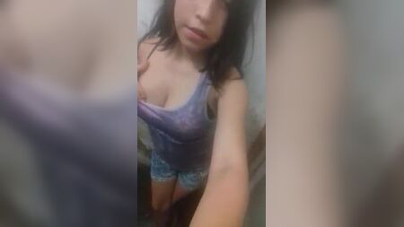 Une jeune fille sur WhatsApp, bien salope