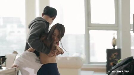 Yoo Ji-won et Han Na - À elle