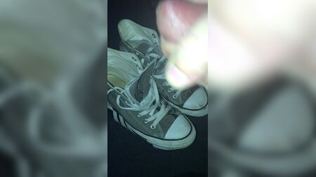 Allez les filles, des Converse hautes grises