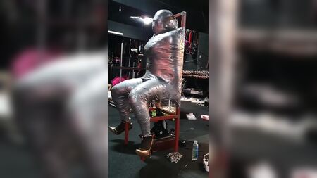 Bondage momifié