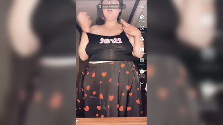 Compilation TikTok de salopes BBW excitées, nues et en train de se masturber