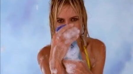 La bouteille de shampoing Heidi Klum : une petite touche d'humour