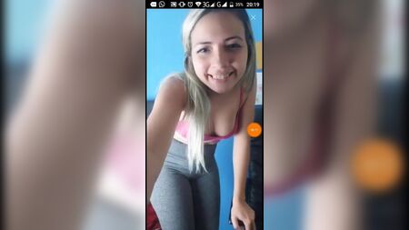 une blonde sexy