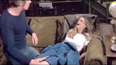La scène de sexe nue de Susan George dans *Straw Dogs* sur ScandalPlanet.Com