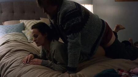 Elizabeth Reaser - Easy, saison 1, épisode 1 : scènes de sexe