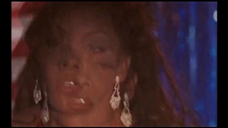 Vivica Fox - Scène de strip-tease dans « Independence Day » (version intégrale !)