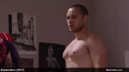 La célébrité masculine Danny Walters pose nu pour des peintres