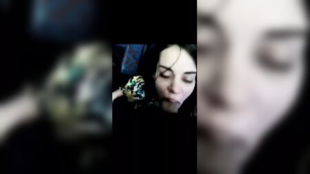Billie Eilish suce une bite