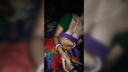 Une vidéo de Desi Bhabhi filmée par son mari alors qu'elle est heureuse (1re partie)