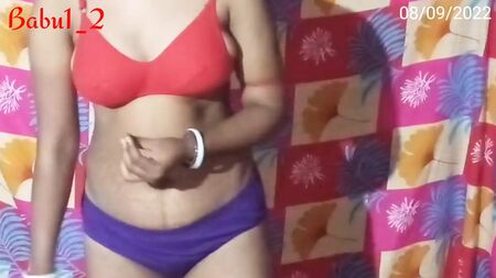 Rupa s'est rendue chez Chaddi et Bra vêtue d'un sari