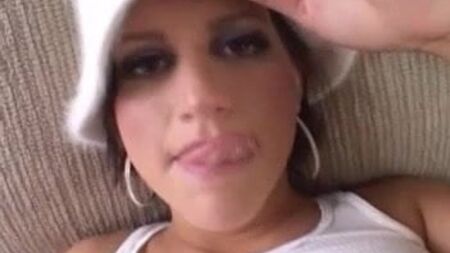 Une belle fille blanche qui se fait baiser - Derty 24
