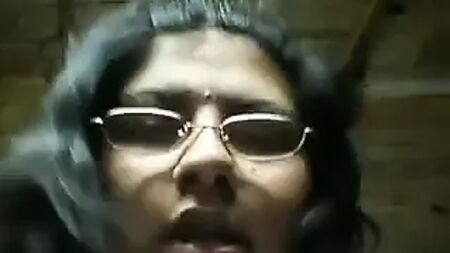 Une femme de Madurai suce la bite du mari de son amie