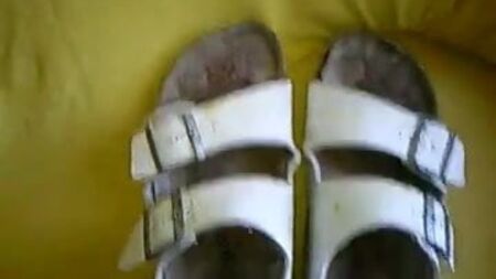 éjaculer dans des sandales Birkenstock