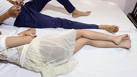 Mon demi-frère vient de baiser ma petite sœur, vidéo de sexe en hindi en Full HD avec un son clair, nouvelle vidéo porno desi sur DESIFILMY45
