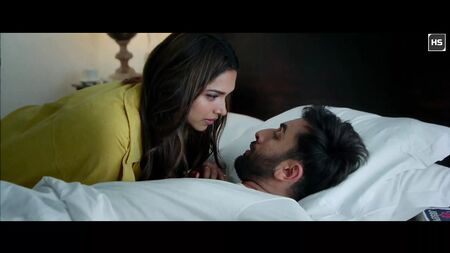 Deepika Padukone – Scènes de baisers torrides