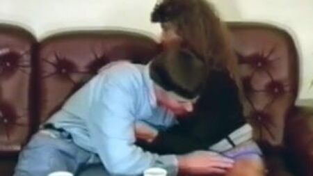 Vidéo vintage d'une nana en bottes hautes en vinyle qui se fait défoncer