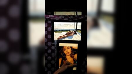 Éjaculation sur Esmeralda Morichelli