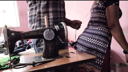Tailleur, couds-moi un sari tout neuf, un sari, un sari, et je t'emmènerai faire un tour