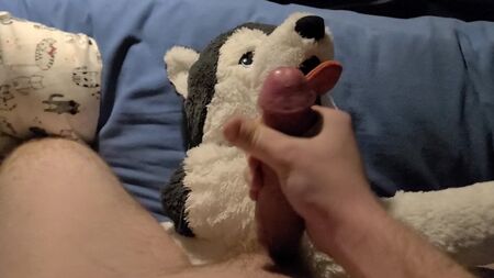 éjaculer sur une peluche Husky
