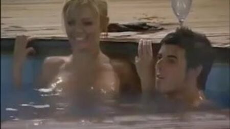 Orgie au bord de la piscine dans « Big Brother UK »