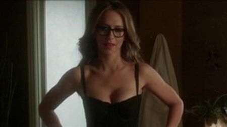Jennifer Love Hewitt - Les moments les plus sexy de la saison 1 de « The Client List »