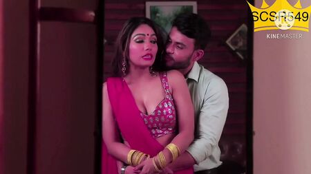 Zoya, une jolie femme d'origine indienne, à la fois sexy et parfaite, se fait prendre sauvagement par un vendeur