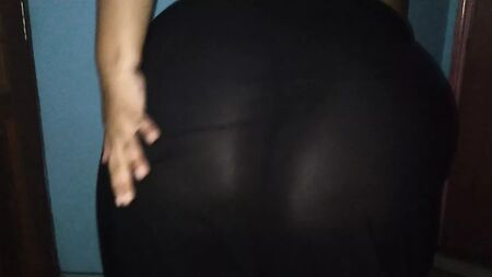 Dès qu'elle est partie, ce salaud s'est mis à la baiser - Un gros cul