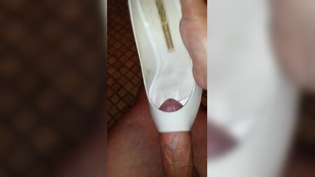 ces putains d'escarpins à talons hauts en peau de buffle à bout ouvert de la copine d'un pote