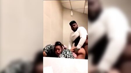FatBoy tape les fesses de sa femme