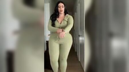 Sammy, la BBW aux formes généreuses – Fashion Nova Curve