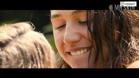 Cécile De France, Izia Higelin - Summertime (2015)