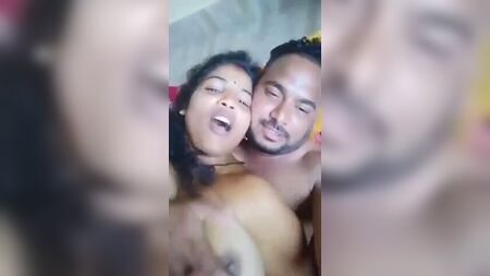 La sexy Desi Vaishnavi et son nouveau petit ami