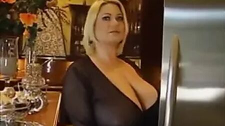 Samantha, 38 ans, bonnet G, une charmante femme au foyer