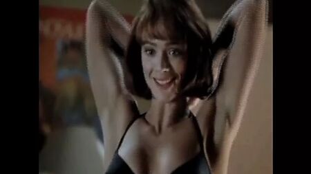 Lequel choisiriez-vous ? (Lauren Holly.)