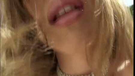 Kianna Dior en bas
