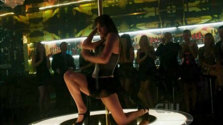 Lyndsy Fonseca – une strip-teaseuse sexy